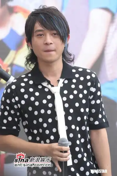 图文:南拳妈妈"调色盘"签唱会--成员宇豪