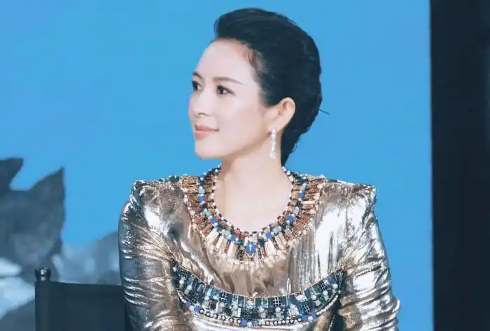 骂郑爽的是她夸杨颖的也是她章子怡真专业还是欺软怕硬