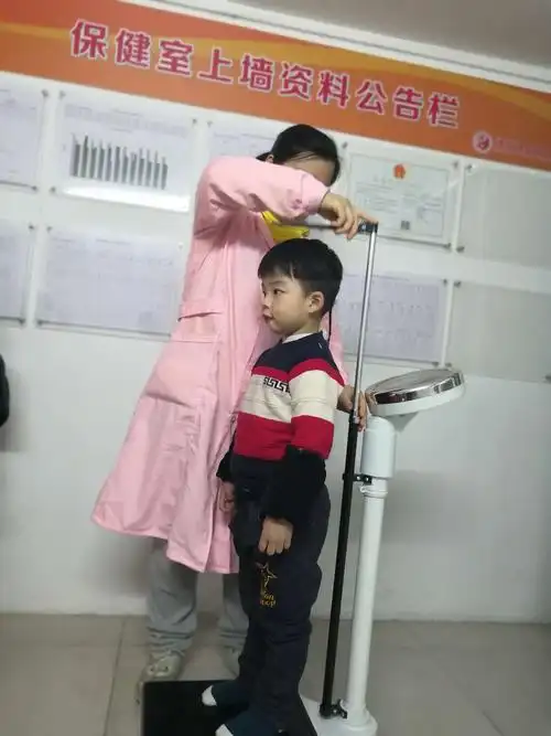 今天测量幼儿身高体重,孩子都有较明显的长高,长肉,不仅要多吃饭还要