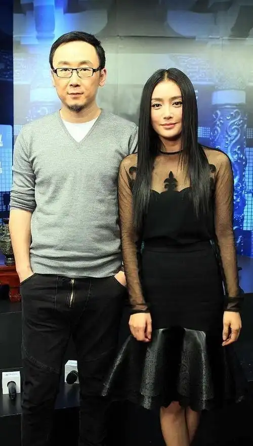 和秦岚抢老公,闪婚后却长期分居,这位央视女主持,后悔了吗