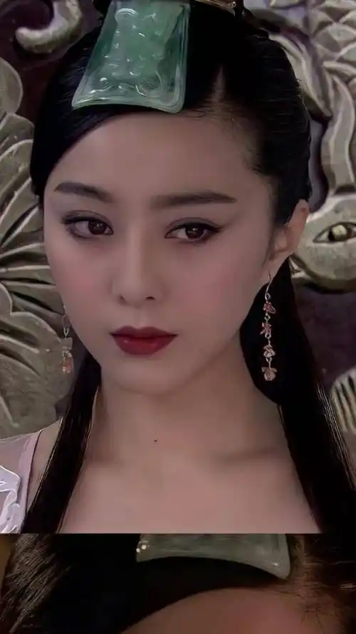 同台,有人媚骨天成,有人来凑数,还有的像中年妇女_的苏_张馨予_范冰冰