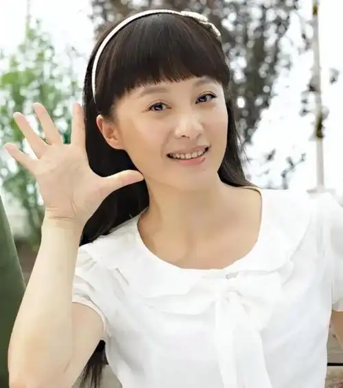 47岁可云现状与导演相识6天闪婚女儿已18岁