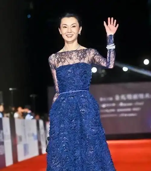 张曼玉:仅凭眼神就迷倒万千男人,如今处境让人唏嘘,59岁仍单身|成龙