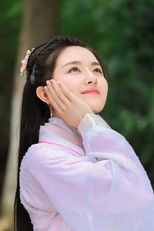 中国内地影视女演员,1999年09月02日(19岁).