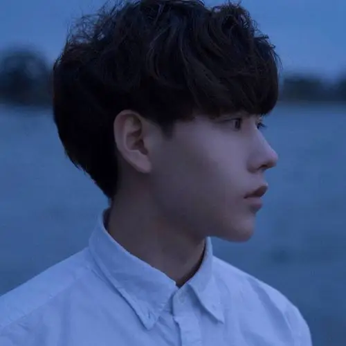 一组忧郁帅哥图片 完美的侧脸帅哥图片(8)