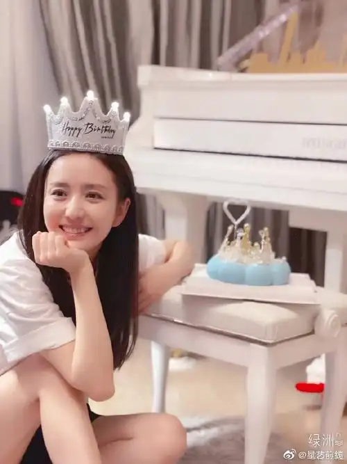 佟丽娅晒生日照