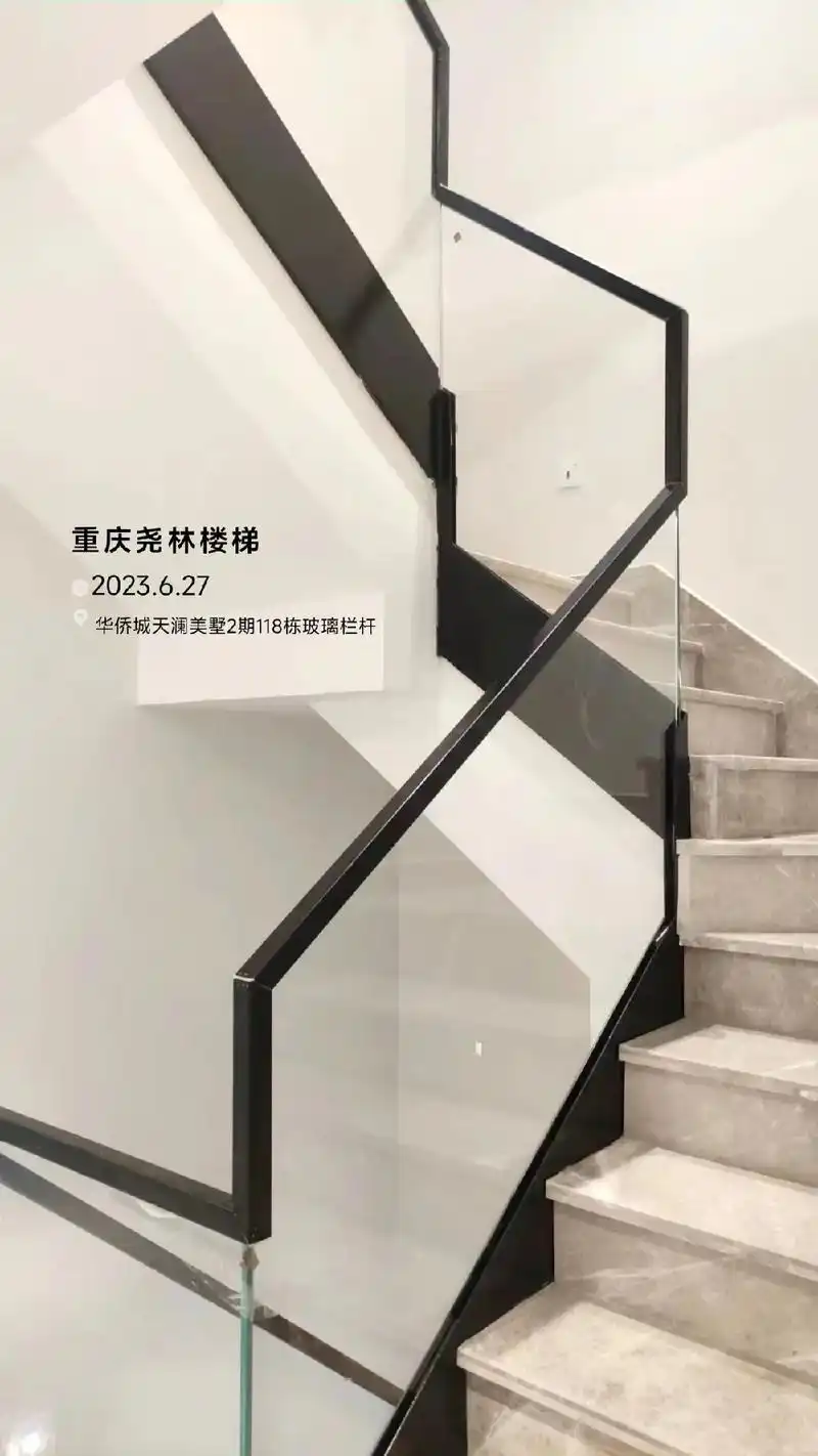 玻璃楼梯扶手.华侨城天澜美墅二期118栋玻璃栏杆安装图来啦, - 抖音