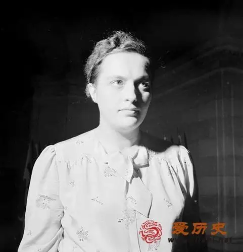 年轻时的柳德米拉·帕夫里琴科曾是一位十分漂亮的姑娘,她那天真纯洁