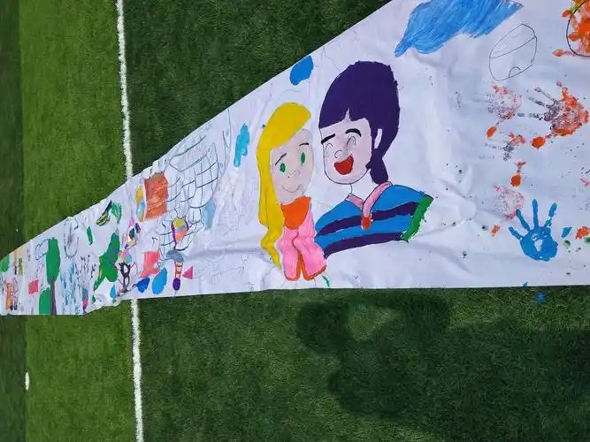 百米画卷绘童心 共筑七彩中国梦----牛头崖小学百米长卷绘画活动 - 美