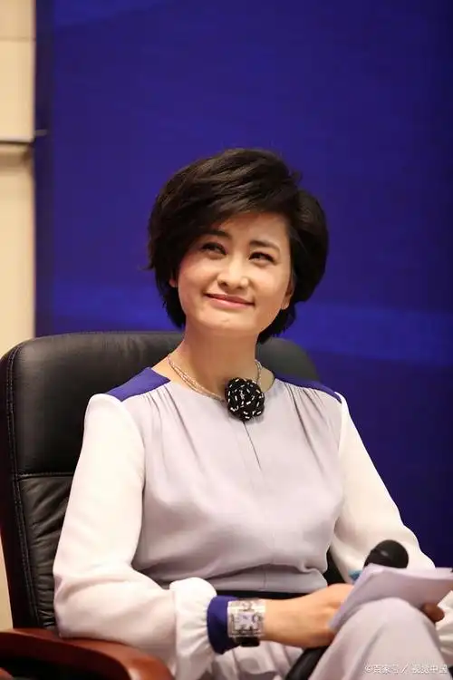 张泉灵凭借才华变身央视一姐,辞职后将147万转给小伙命运被改变