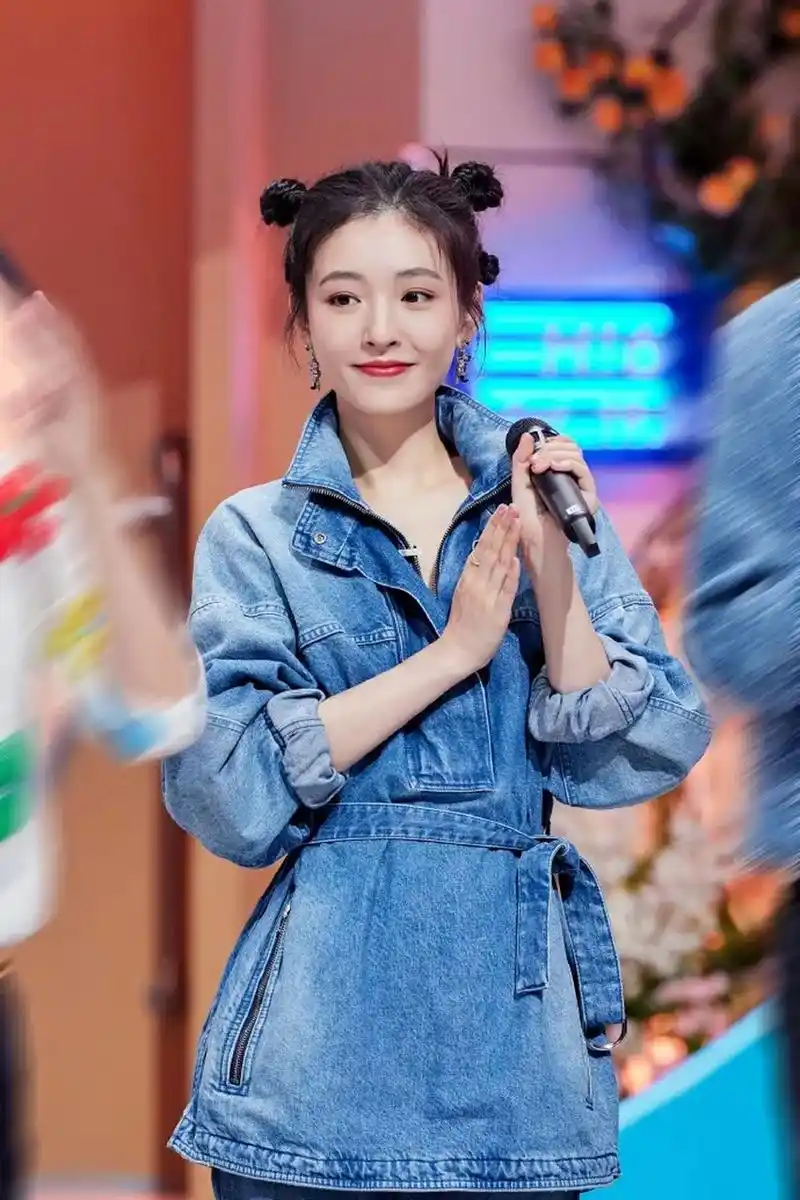 吴世勋,鹿晗,黄子韬的,还有很多男明星,就不一一列举了.