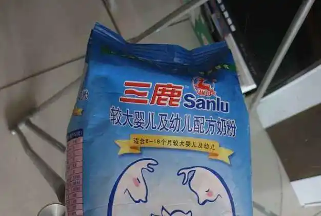 当年喝了"三鹿奶粉"的大头娃娃,现在如何了?网友:后半生毁了