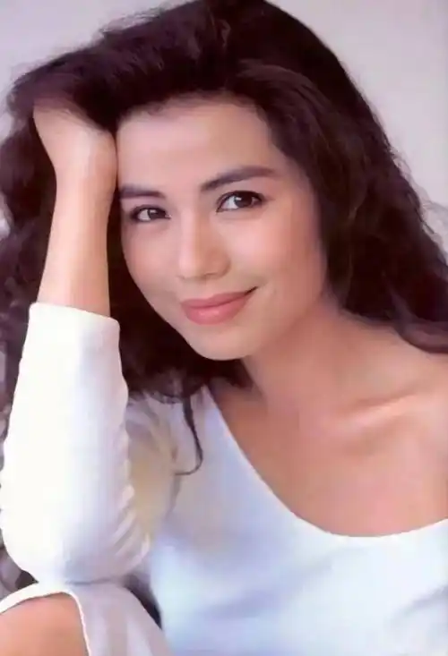 "痴情美人"红姑:一生只爱一个人,一世只念一种爱_钟楚红_成龙_合作