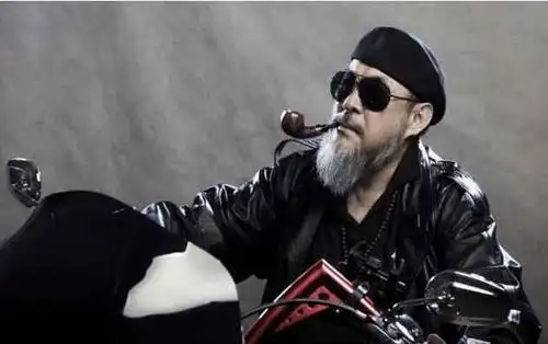 抽烟斗最有型的6个明星,周润发很嚣张,赵本山最有派,古惑仔大哥显沧桑