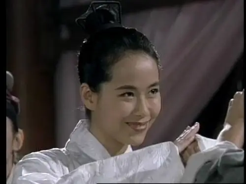 其实演员的演技和演员的颜是两回事,你说叶童的赵敏太丑我没意见,你说