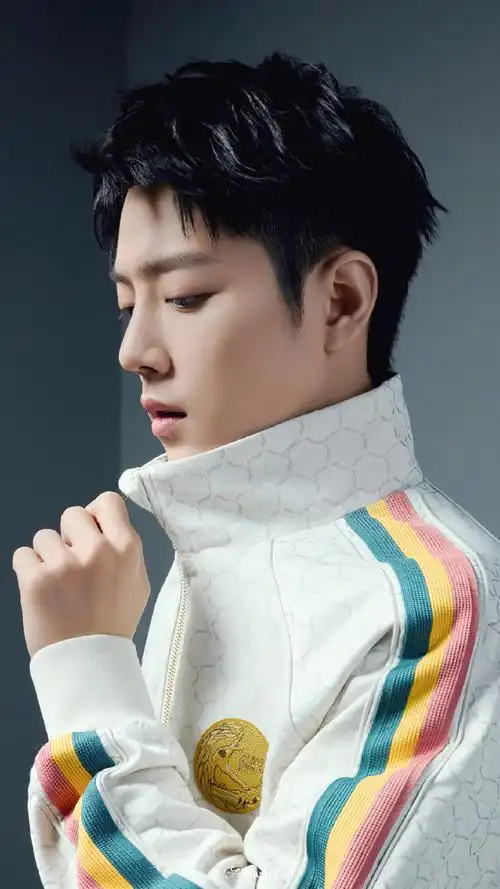 有点酷有点拽的帅帅学长#肖战##向全世界安利肖战#@x玖少年团肖战day