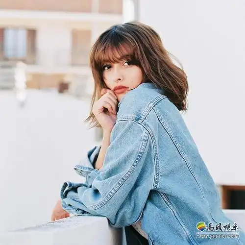 西班牙挪威混血90后女模高冷御姐禁欲系美颜性感酥胸短发电眼