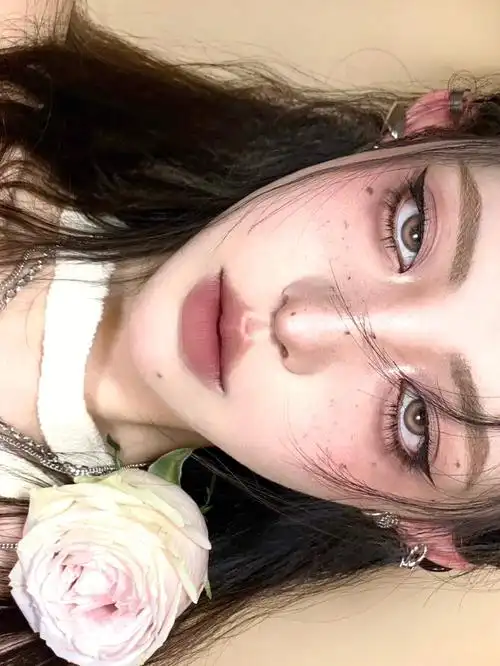 春日轻厌世感丧欲低饱和度妆容含教程