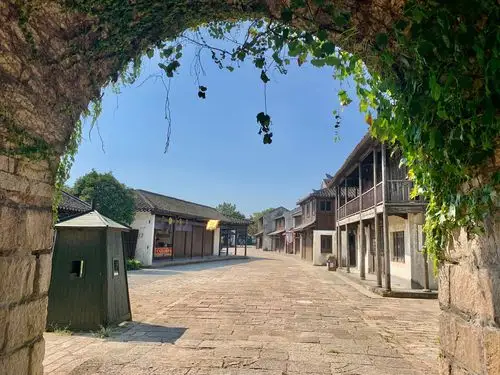 沙家浜芦苇荡风景区位于明媚秀丽的江苏省常熟市阳澄湖畔,国家5a级