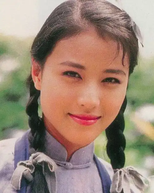 回顾57岁周海媚去世生前独居生活一生无子女活得自由有大爱