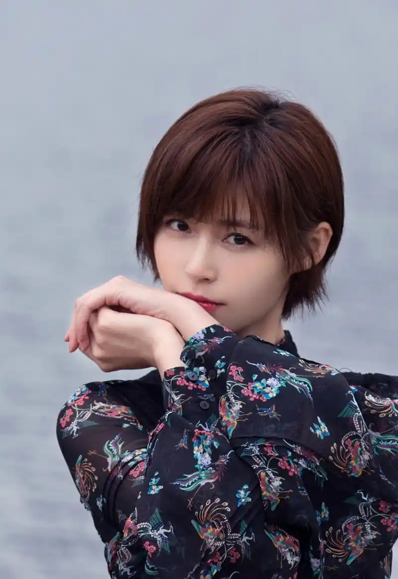 她是《琅琊榜》里人人嫉妒的靖王妃,剧中被嫌丑,如今美到犯规