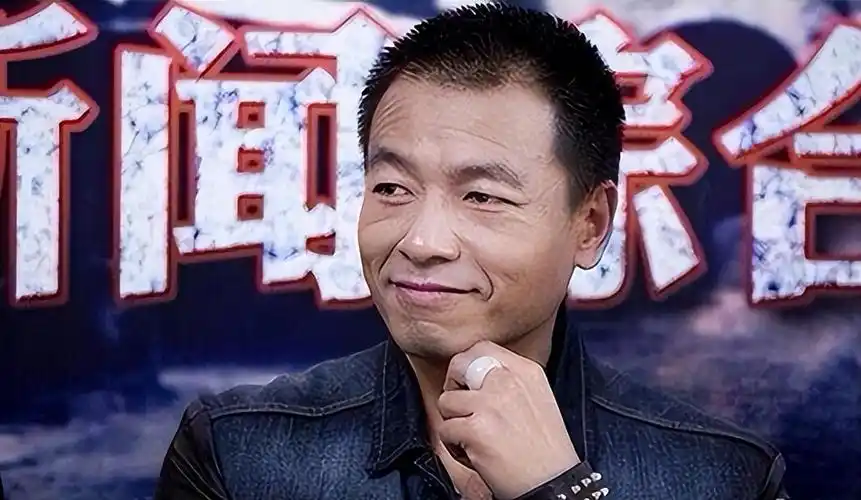 回顾王挺7岁被父亲抛弃20岁为父亲还千万债51岁才娶妻生子