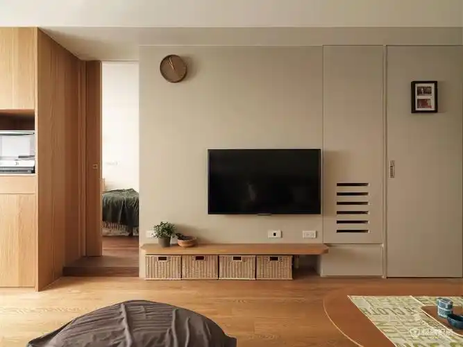 日式原木风三居室客厅电视墙装修效果图
