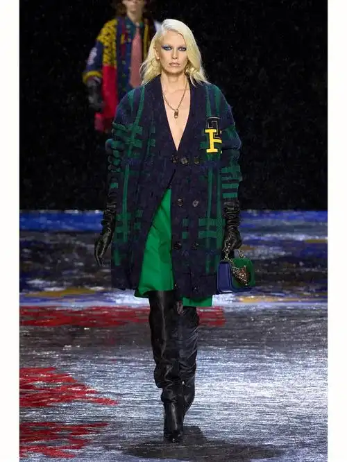 stellamaxwellwalkingfortommynow