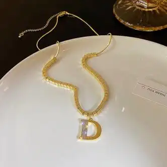 千弗高端大气d字母项链2023年新款轻奢小众时尚百搭长款秋冬毛衣链女