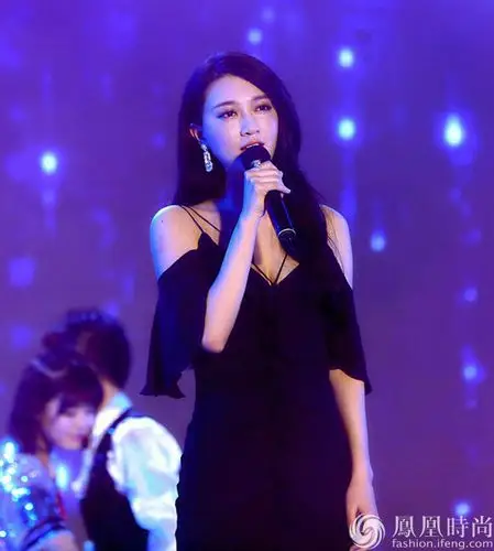 而剧中"月神"的扮演者逯恣祯和"潮涯"陈欣予合唱的一首《心底》.