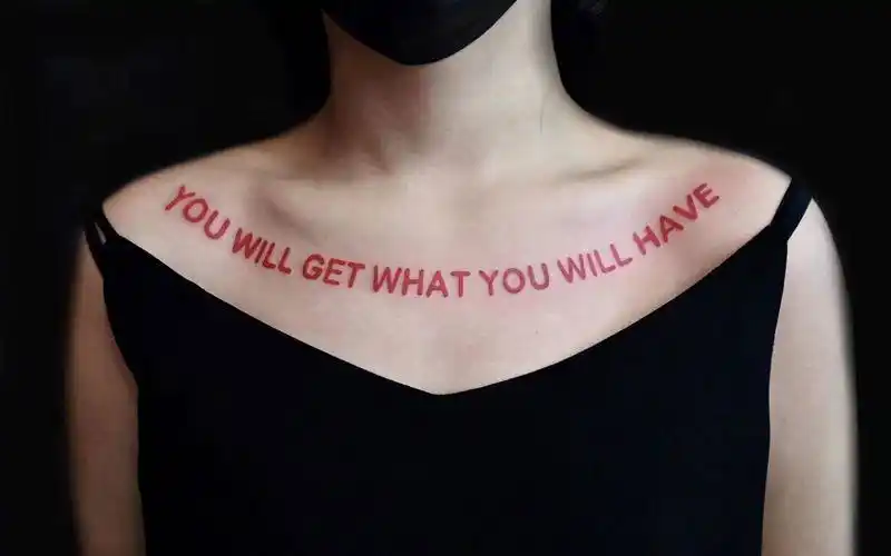 小英文纹身图片_胸部纹身图案