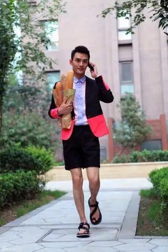 王凯的脚有多大?