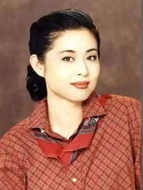 倪萍年轻时的照片太美了多少男人心目中的女神