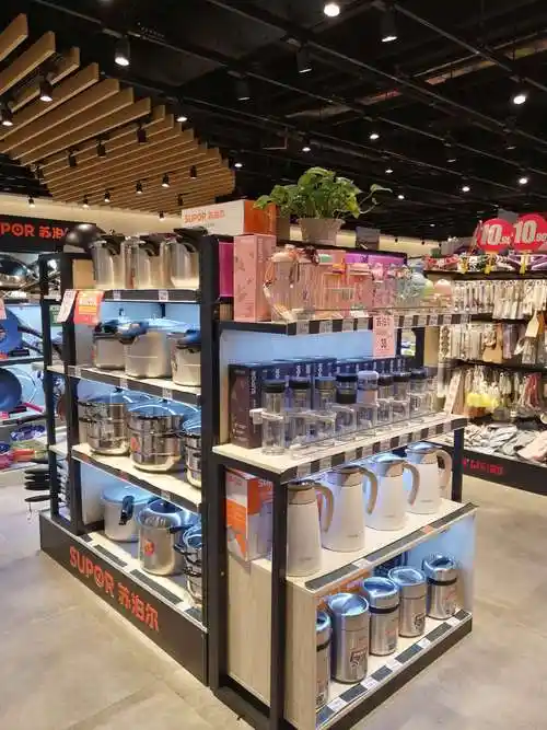 盘龙城店4月27日百货用品陈列图