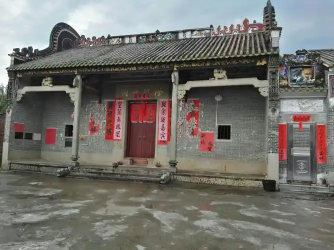 廖氏宗祠:堂号:世彩堂.宽20米,深29.3米,坐西南向东北.