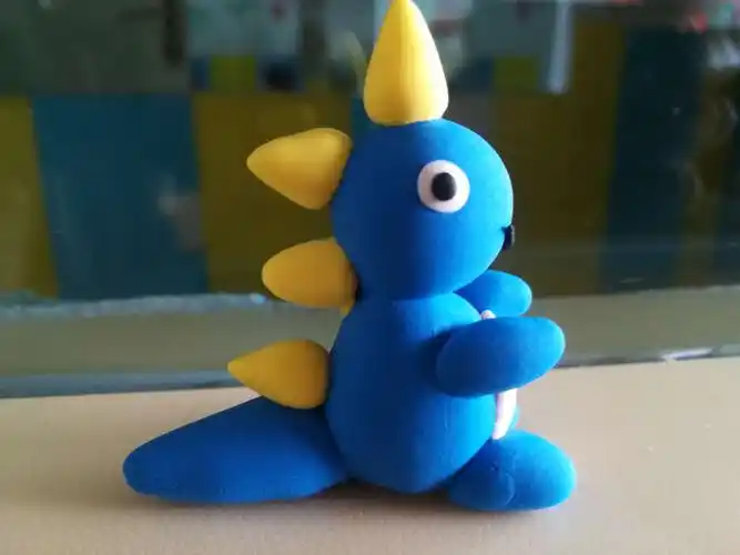 太旗小哈佛幼儿园大一班彩泥活动《小恐龙》