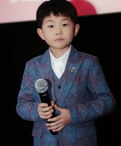 3岁上央视,5岁上春晚的童星张俊豪,他现在过得怎么样?_腾讯新闻