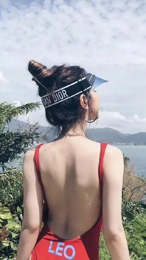 家蜂鸟音乐注册成商标#这属实有点过分了还是来欣赏邓紫棋泳装美照吧