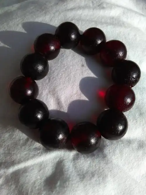 长满橘皮纹的清代珍贵老血珀手串