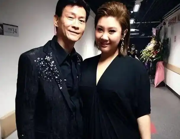 郑少秋与卢慧茹的恋情,堪称娱乐圈的爱情传奇.