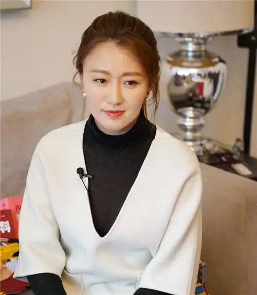 潘长江女儿潘阳近照曝光,网友疑似整容?