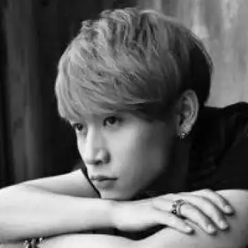 帅气型男魏晨,男生头像图片-回车桌面