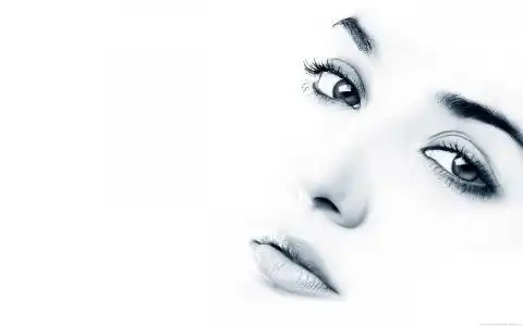 眼睛和嘴唇在白色背景上