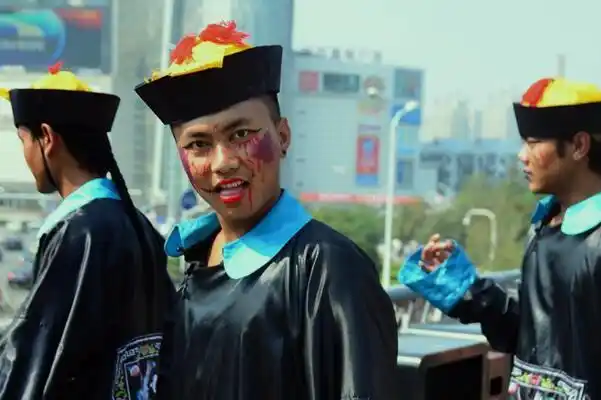 2020年武汉僵尸事件真相30个僵尸乘车引乘客惊声尖叫