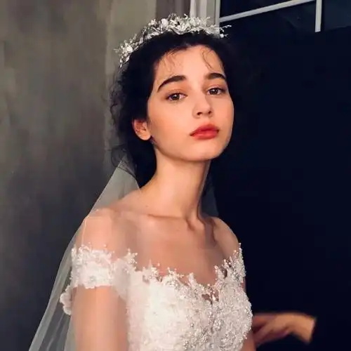 新娘穿婚纱的头像身披白纱岁月从此都温柔