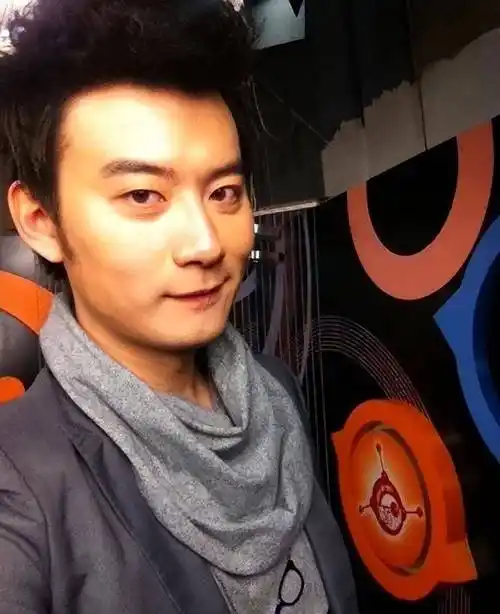 安徽卫视主持人白羽:主持《男生女生向前冲》,颜值高无绯闻_白宇_因为