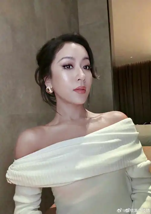 吉克隽逸美白后