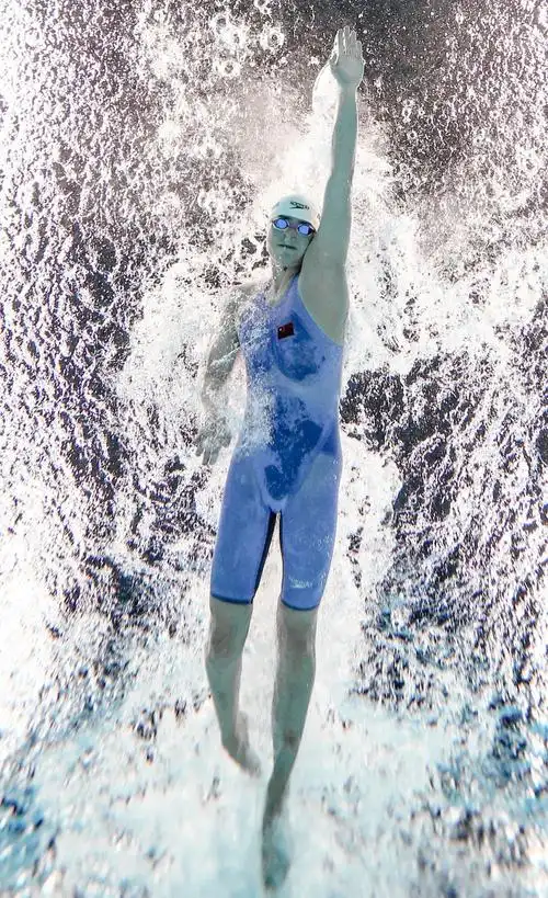 杭州亚运会 | 从水底看亚运会游泳选手:那画面太美