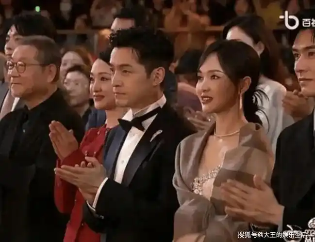 原创当49岁周迅和40岁唐嫣同框自然老去和老天赏饭吃一目了然