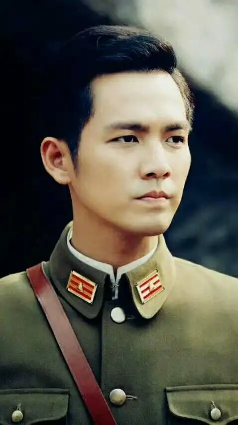 娱乐圈男星军装照盘点谁才是你心中真正的兵哥哥
